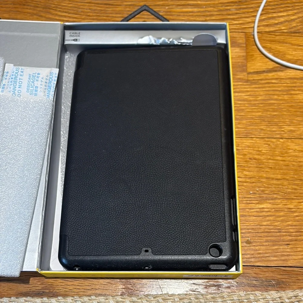 Folio Black Bluetooth Keyboard Case for iPad Mini